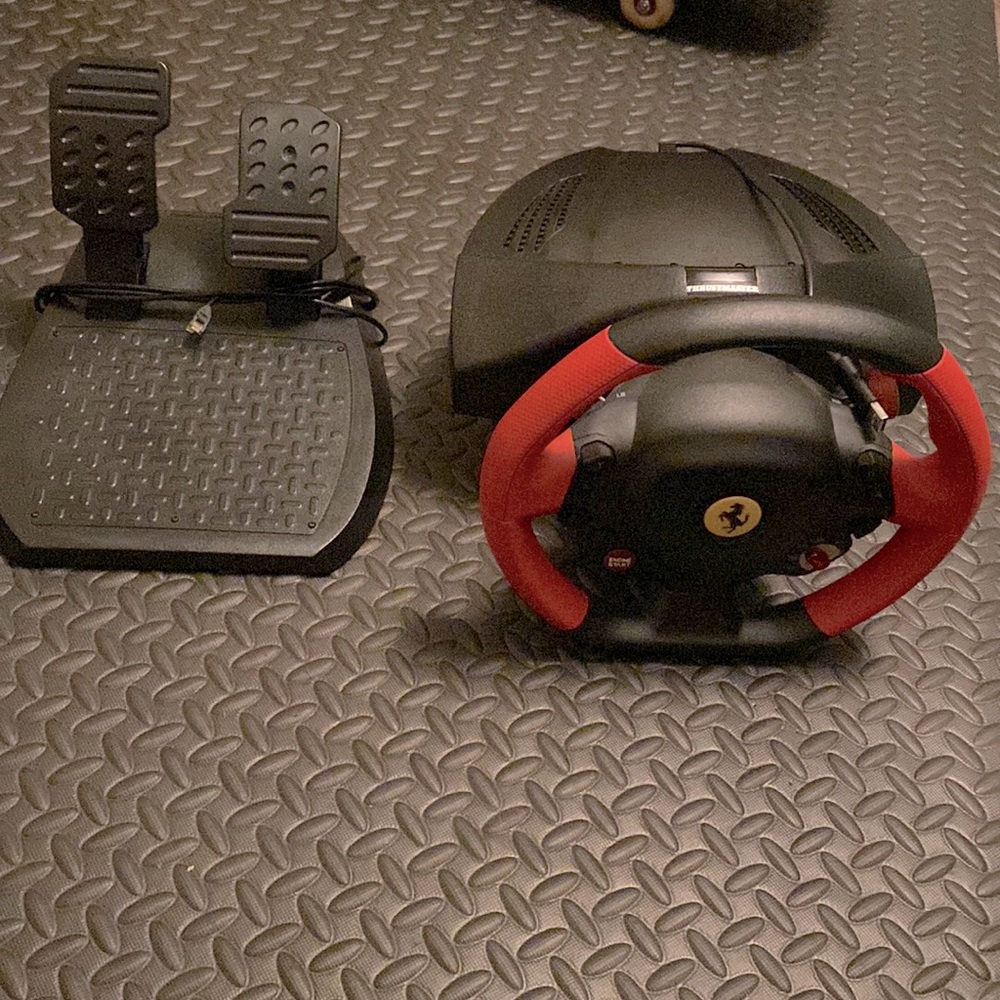 Im selling a thrust master steering wheel for pc and Xbox it’s red,yellow,black